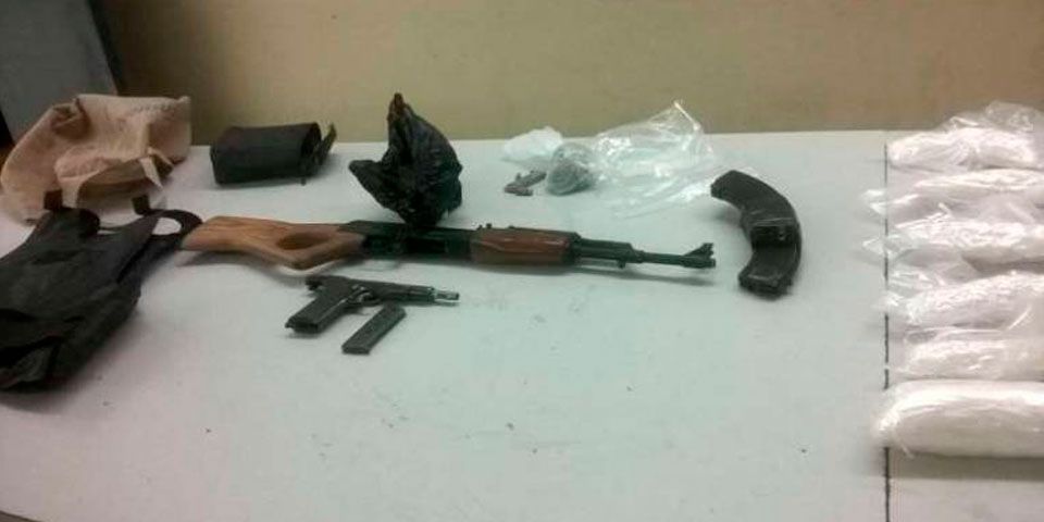 Decomisan droga sintética y armas en BC