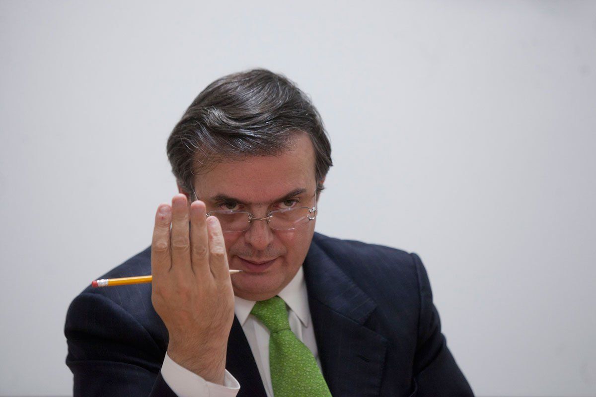 Presenta Ebrard su declaración patrimonial