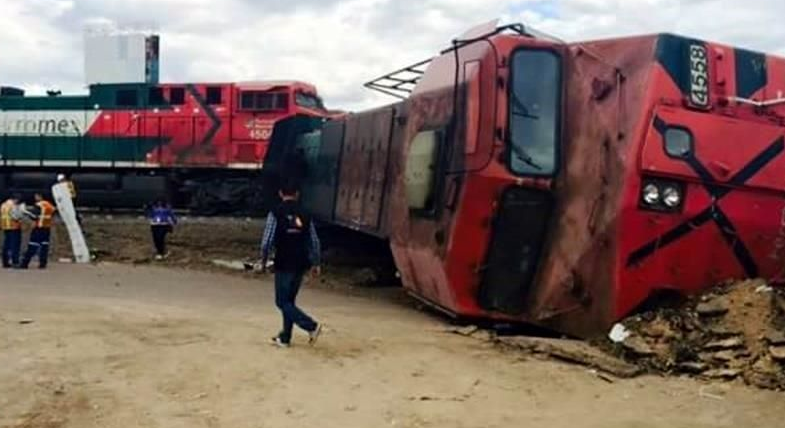 Tráiler descarrila ferrocarril en Aguascalientes