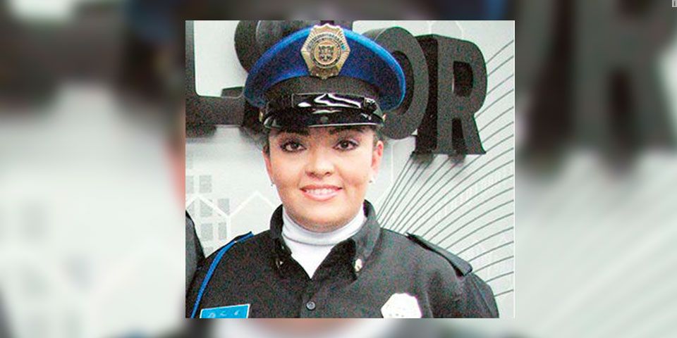 Ascienden a mujer policía que prohibió paso a jóvenes en el Metro Ascienden a mujer policía que prohibió paso a jóvenes en el Metro