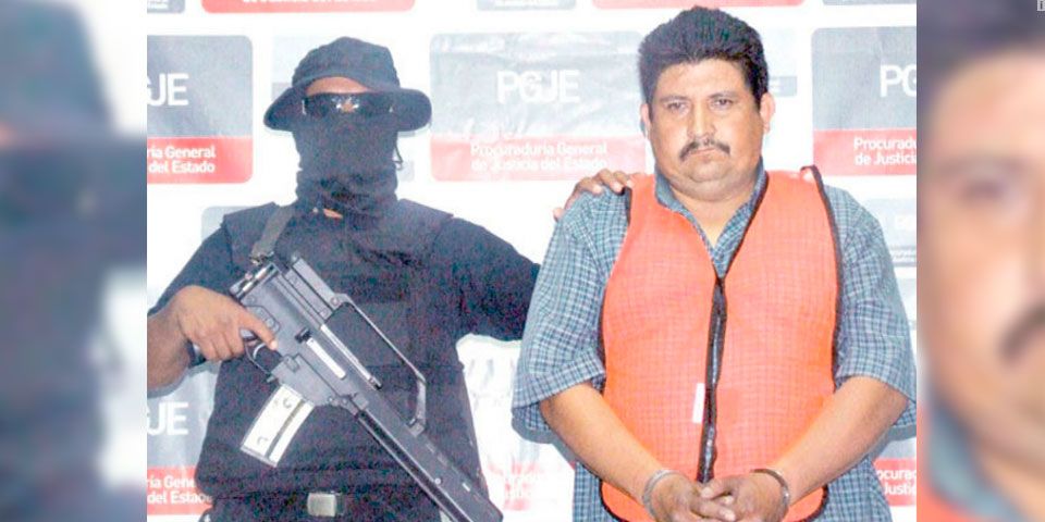 Detienen a dos por robo de botellas de alcohol en Saltillo