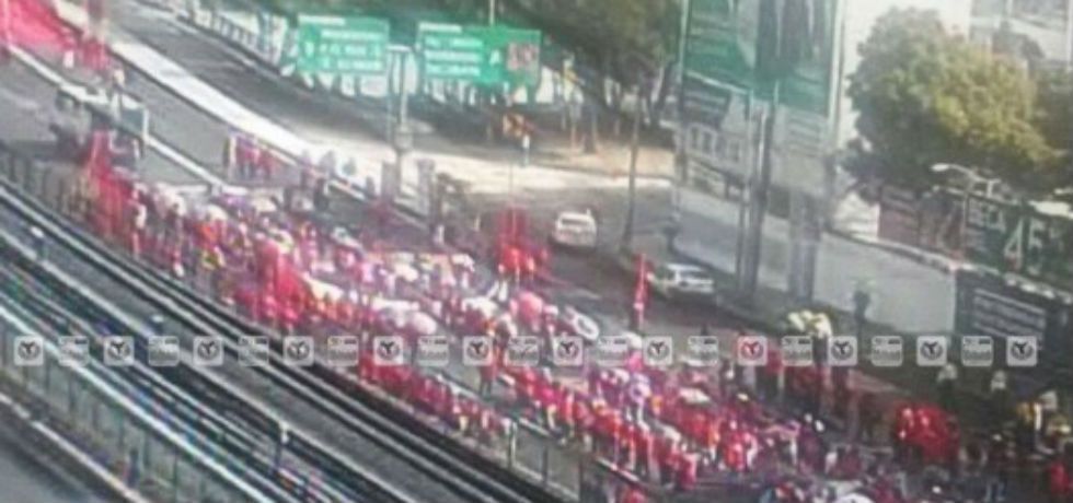 Manifestantes se dirigen al Zócalo