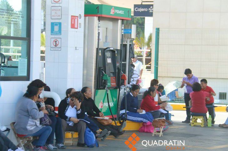 CNTE bloquea gasolineras y tiendas en Oaxaca