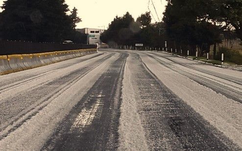 Granizada en autopista México-Cuernavaca provoca carambola