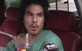 Le disparan y se toma una selfie