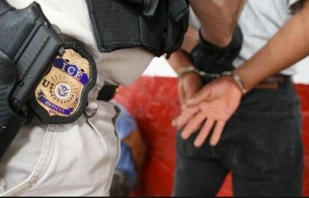 Deportan a dos mexicanos acusados de homicidio