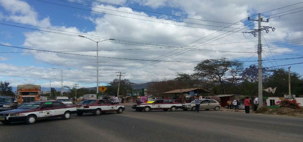 Bloquean carretera de Oaxaca