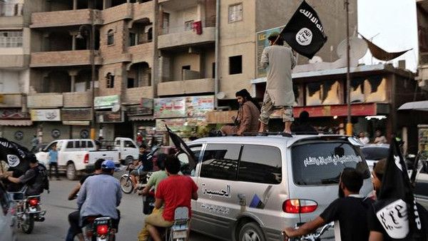 Mujer secuestra a sus hijos para unirse al EI