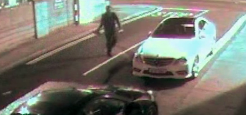 Ladrón se noquea tratando de robar un auto Ladrón se noquea tratando de robar un auto