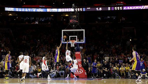 Lakers se impone en tiempo extra Lakers se impone en tiempo extra