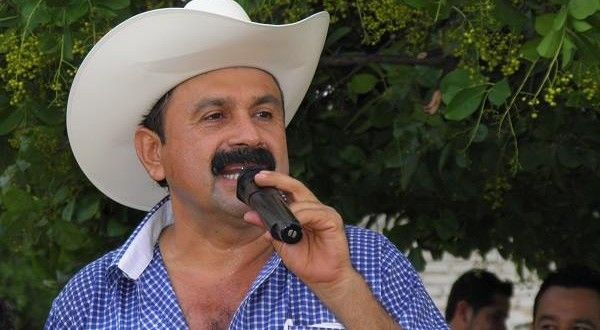 “Layín” se disculpa por alzarle la falda a mujer