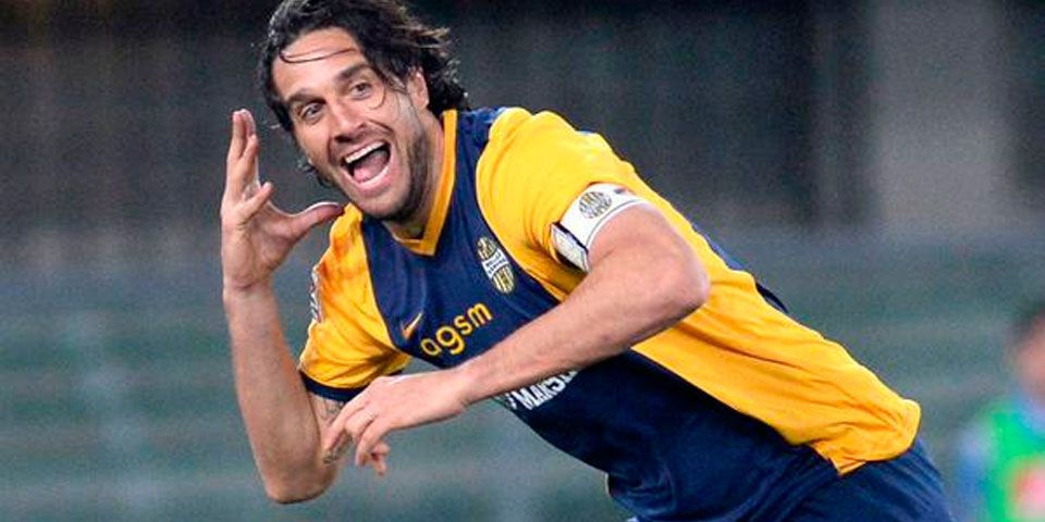 Toni le da el triunfo al Hellas Verona Toni le da el triunfo al Hellas Verona