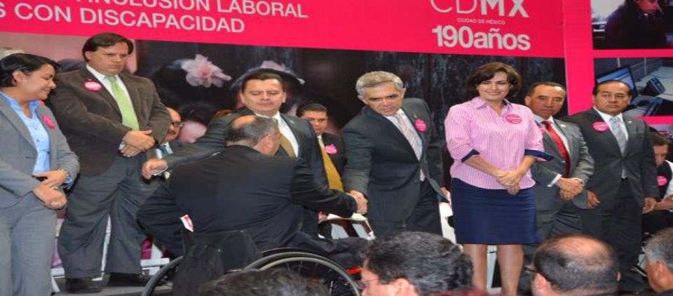Mancera anuncia programa para empleo de personas con discapacidad