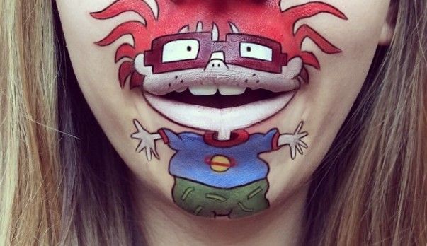 Increíbles caricaturas dibujadas en un rostro