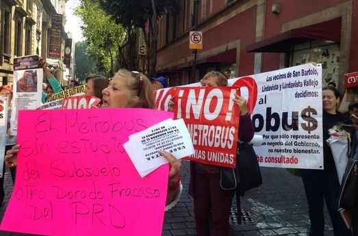Vecinos protestan contra la L6 del Metrobús