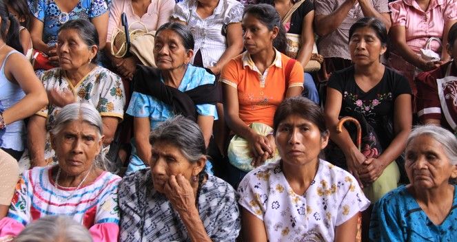 Café Político: Elogios en el Día de la Mujer, solo de dientes para afuera