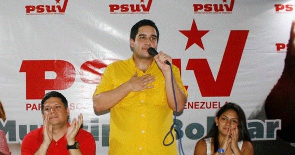 En plena crisis, hijo de Nicolás Maduro baila entre billetes En plena crisis, hijo de Nicolás Maduro baila entre billetes