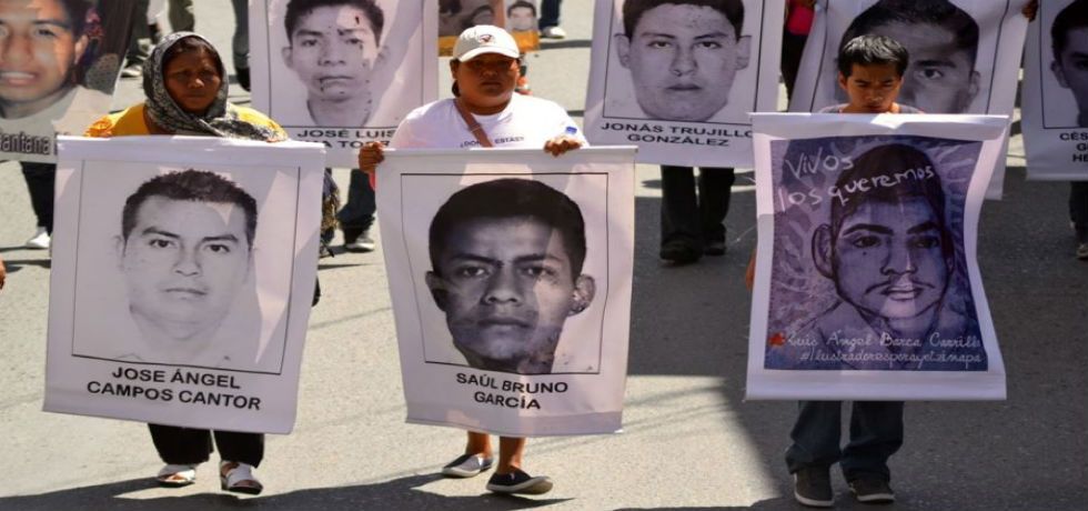 Padres de normalistas tomaran sedes diplomáticas