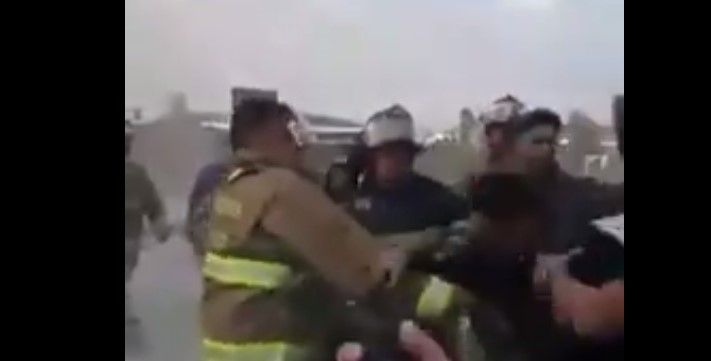 Investigan pelea de bomberos en Central de Abastos