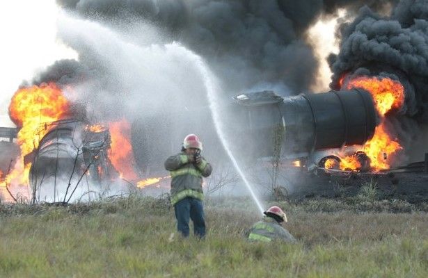 Suman 14 víctimas de explosión de pipa en Tabasco