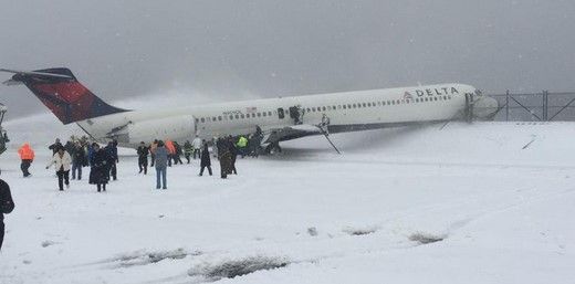 Despista avión en aeropuerto de LaGuardia Despista avión en aeropuerto de LaGuardia
