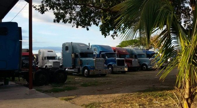 Encuentran 8 muertos en estacionamiento Encuentran 8 muertos en estacionamiento