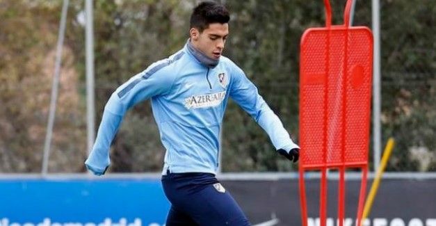 Raúl Jiménez entrena con titulares del Atlético