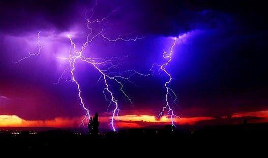 Rayo deja 2 muertos en Oaxaca