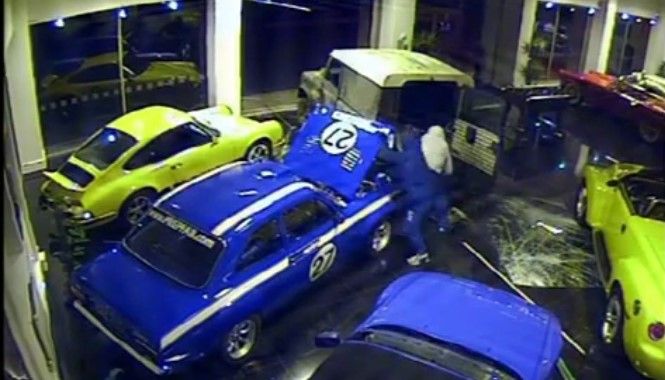 Roban un auto en 40 segundos