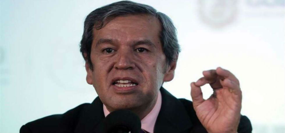 Maestros que falten serán retirados de la nómina: gobernador