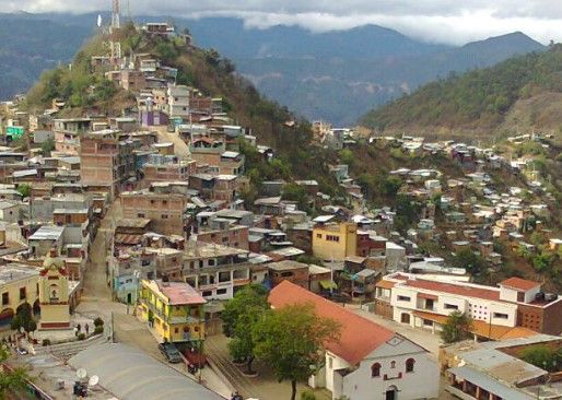 Retienen a 6 policías estatales en comunidad de Oaxaca