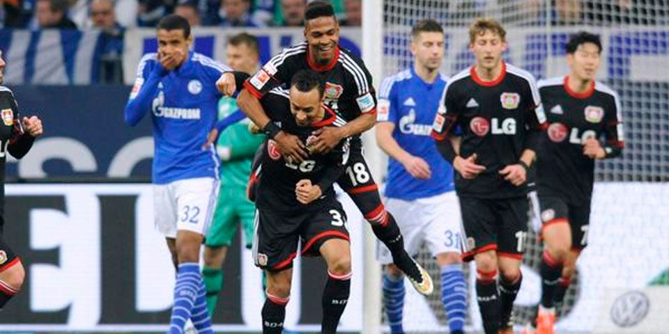 Leverkusen se aprovecha de un errático Schalke