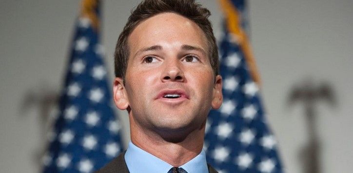 Renuncia político de Estados Unidos por desvio de recursos Renuncia político de Estados Unidos por desvio de recursos