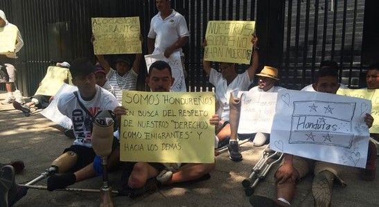 Migrantes mutilados exigen libre tránsito por México