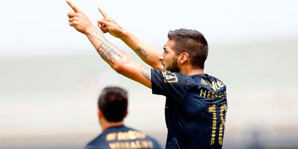 Pumas remonta y gana en casa