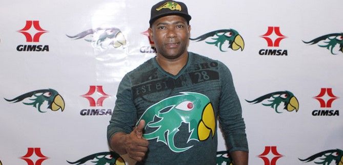 Pericos presenta a Miguel Tejada