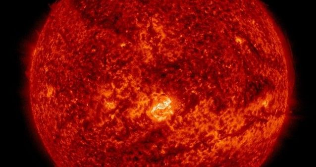 Tormenta solar impacta en la Tierra Tormenta solar impacta en la Tierra