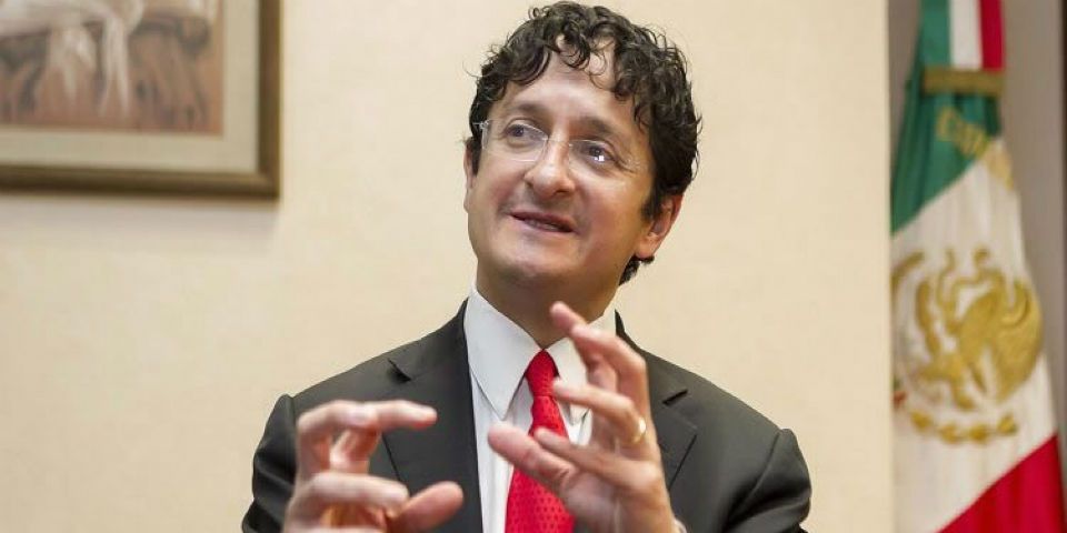 Despiden a funcionaria de la SFP que pagó caviar y champagne con dinero del erario - virgilio_andrade_muropolc3adtico1