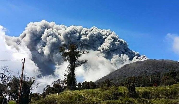 Volcán en Costa Rica registra intensa actividad