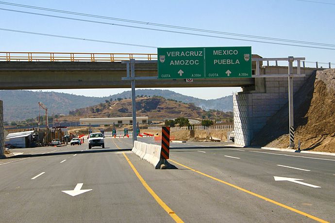Cierran tramo de Autopista México-Veracruz por obras