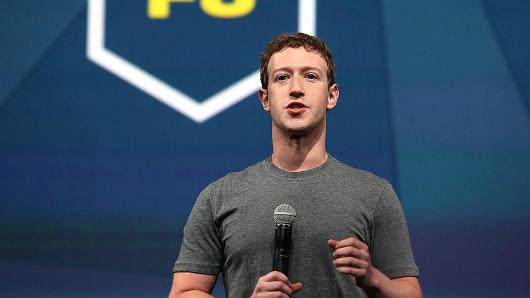 Zuckerberg trabaja de 50 a 60 horas a la semana
