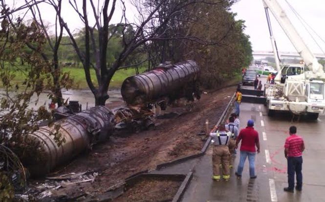 Accidente de pipa en Tabasco habría sido provocado por ‘Zetas’