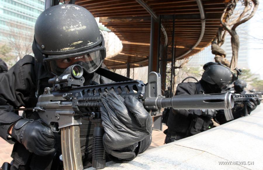 EE.UU. admite muerte de dos rehenes en operación antiterrorista EE.UU. admite muerte de dos rehenes en operación antiterrorista