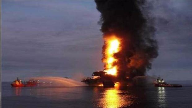 Cuatro muertos por incendio en plataforma de Pemex Cuatro muertos por incendio en plataforma de Pemex