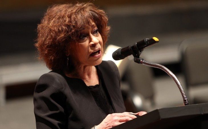 Cristina Pacheco y UNAM reciben Medalla al Mérito