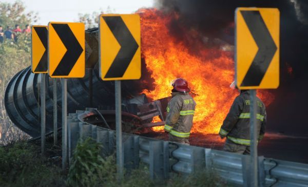 Dan de alta a herido por explosión de pipa en Tabasco
