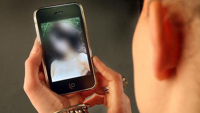 Extorsionan a menores en redes sociales