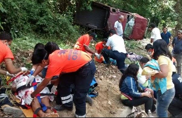 Siete heridos deja volcadura en Oaxaca
