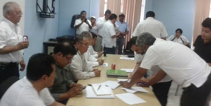 Comuneros retiran bloqueo en carretera del Istmo