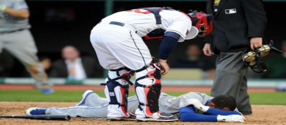 Bola de 96 millas impacta rostro de rival Bola de 96 millas impacta rostro de rival